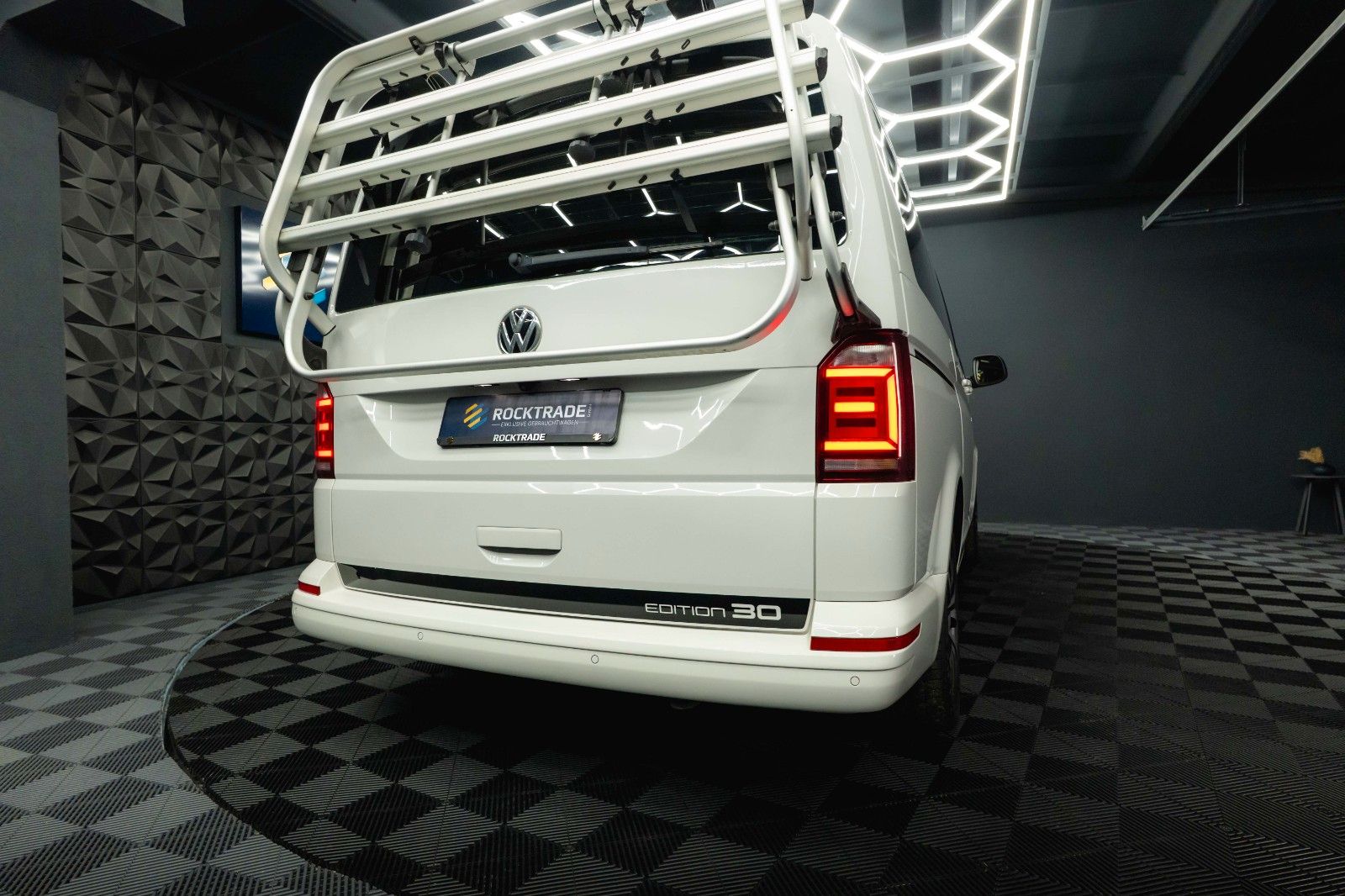 Fahrzeugabbildung Volkswagen T6 Multivan 2.0TDI DSG Edition 30 4Motion ACC