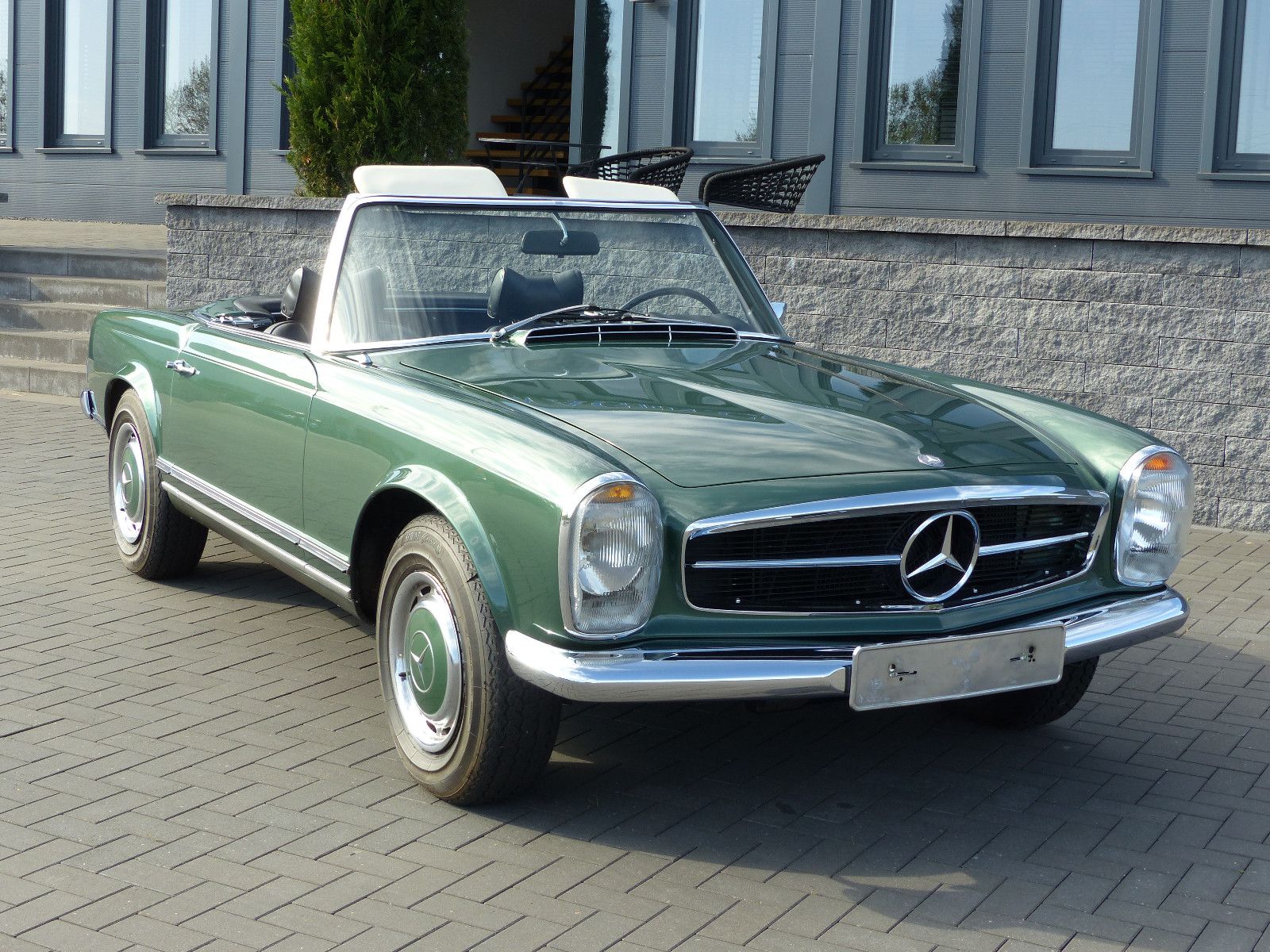 Fahrzeugabbildung Mercedes-Benz 280 SL Pagode