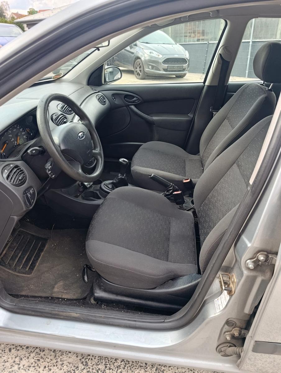 Ford Focus 2004 — photo 9