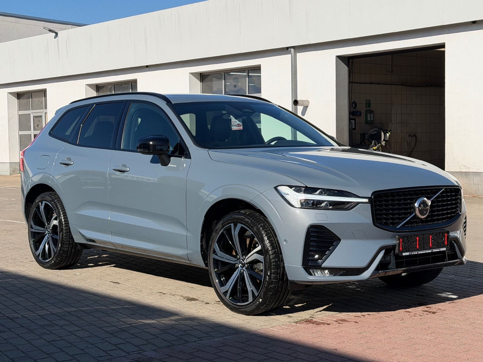 Fahrzeugabbildung Volvo XC60 B4 B Plus Dark*H&K*360°*PANO*AHK*STHZG*