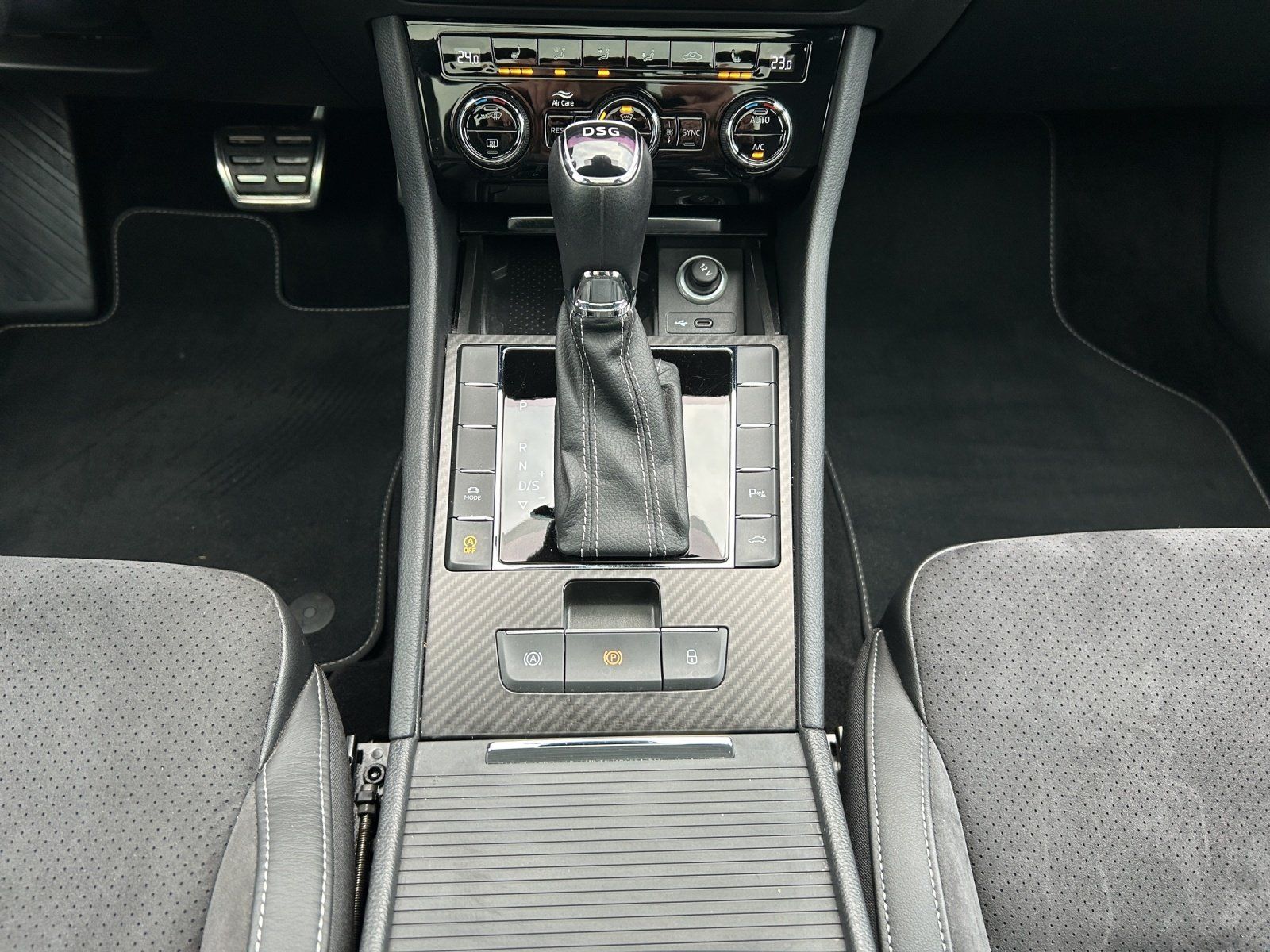 Fahrzeugabbildung SKODA Superb Combi 2.0 TDI Sportline/PANO/ACC/VIRTUAL/