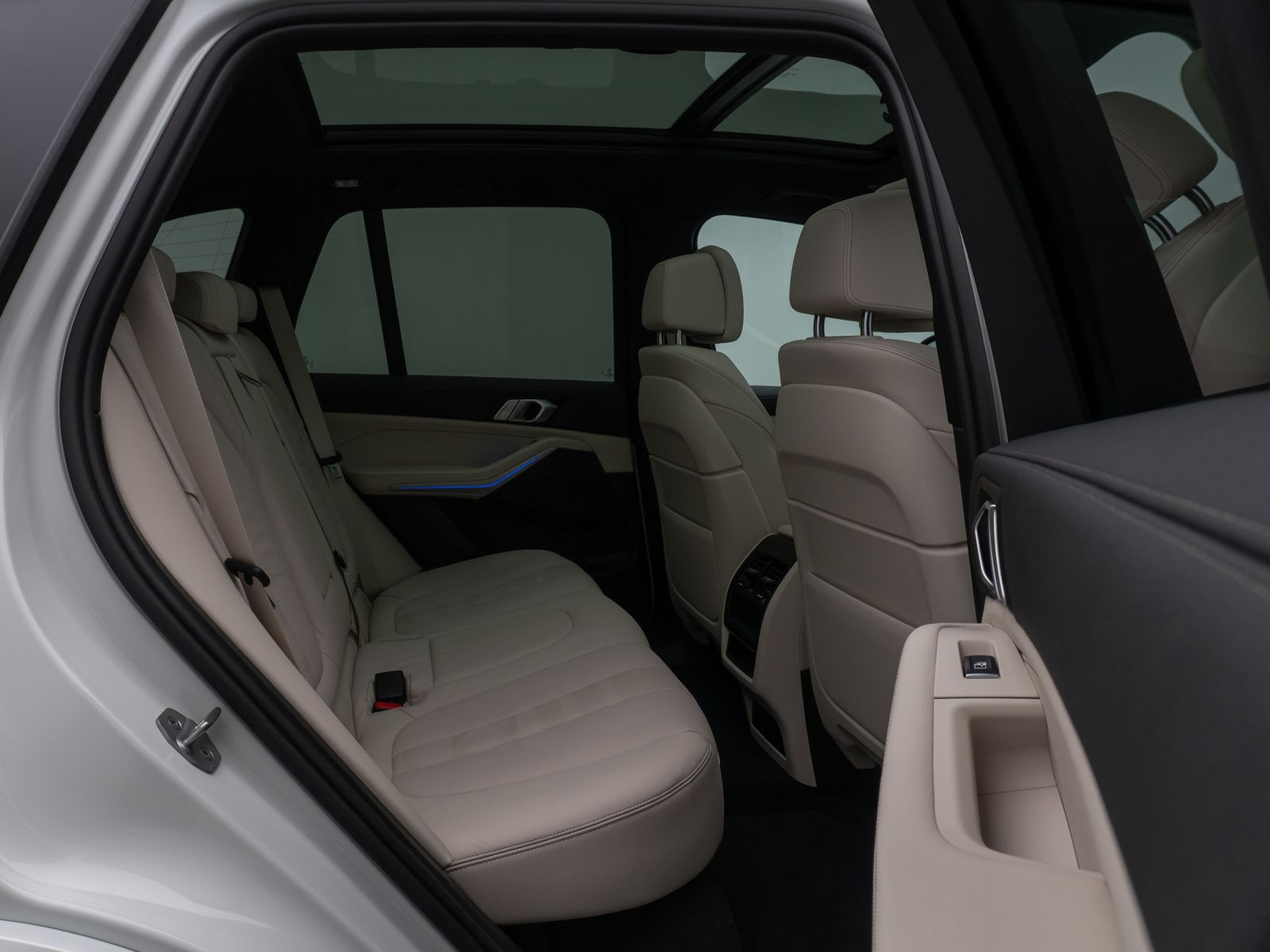 Fahrzeugabbildung BMW X5 xD30d M Sport Laser 360° HUD DAB Panorama 22"