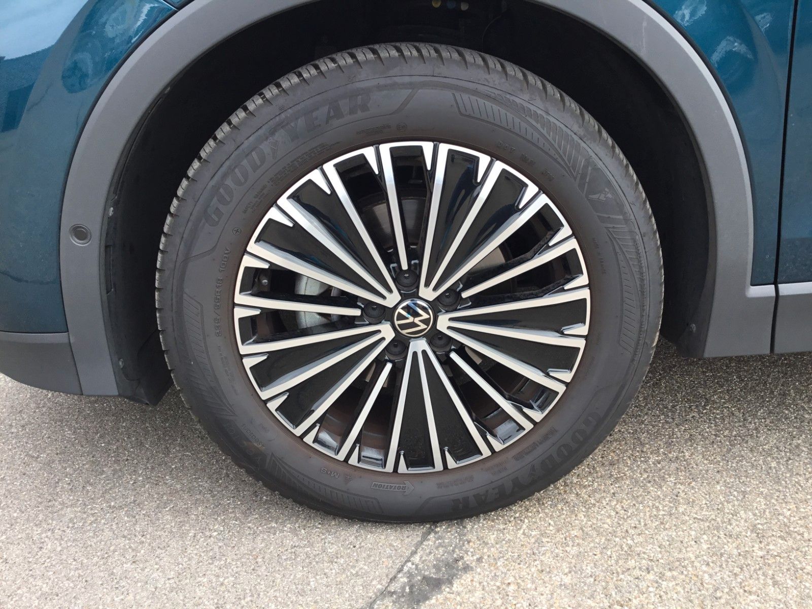 Volkswagen Tiguan 1.5 eTSI DSG Elegance AHK Navi 18 ACC foto 8