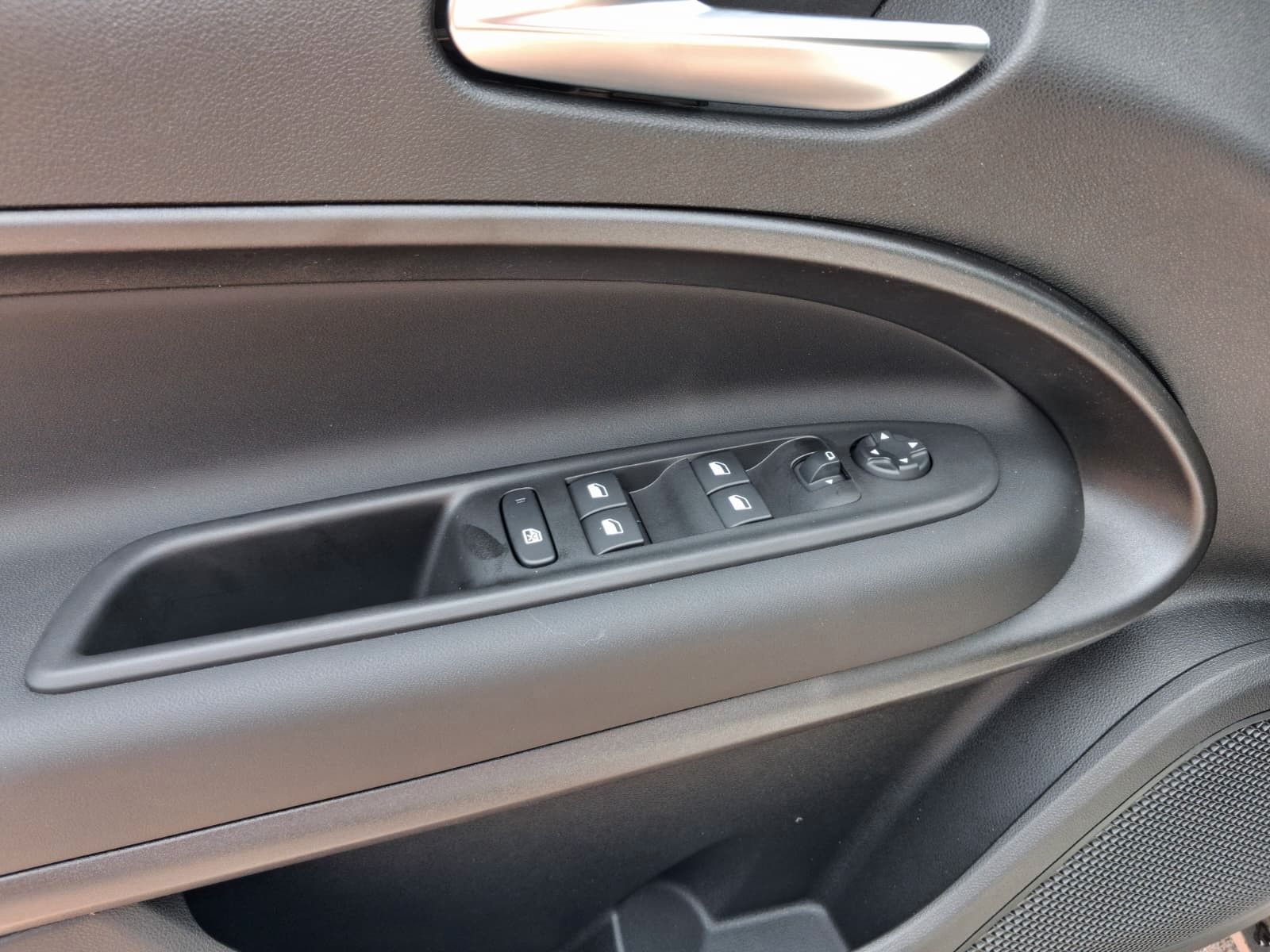 Fahrzeugabbildung Jeep Altitude Black Edition Leder Massage ACC