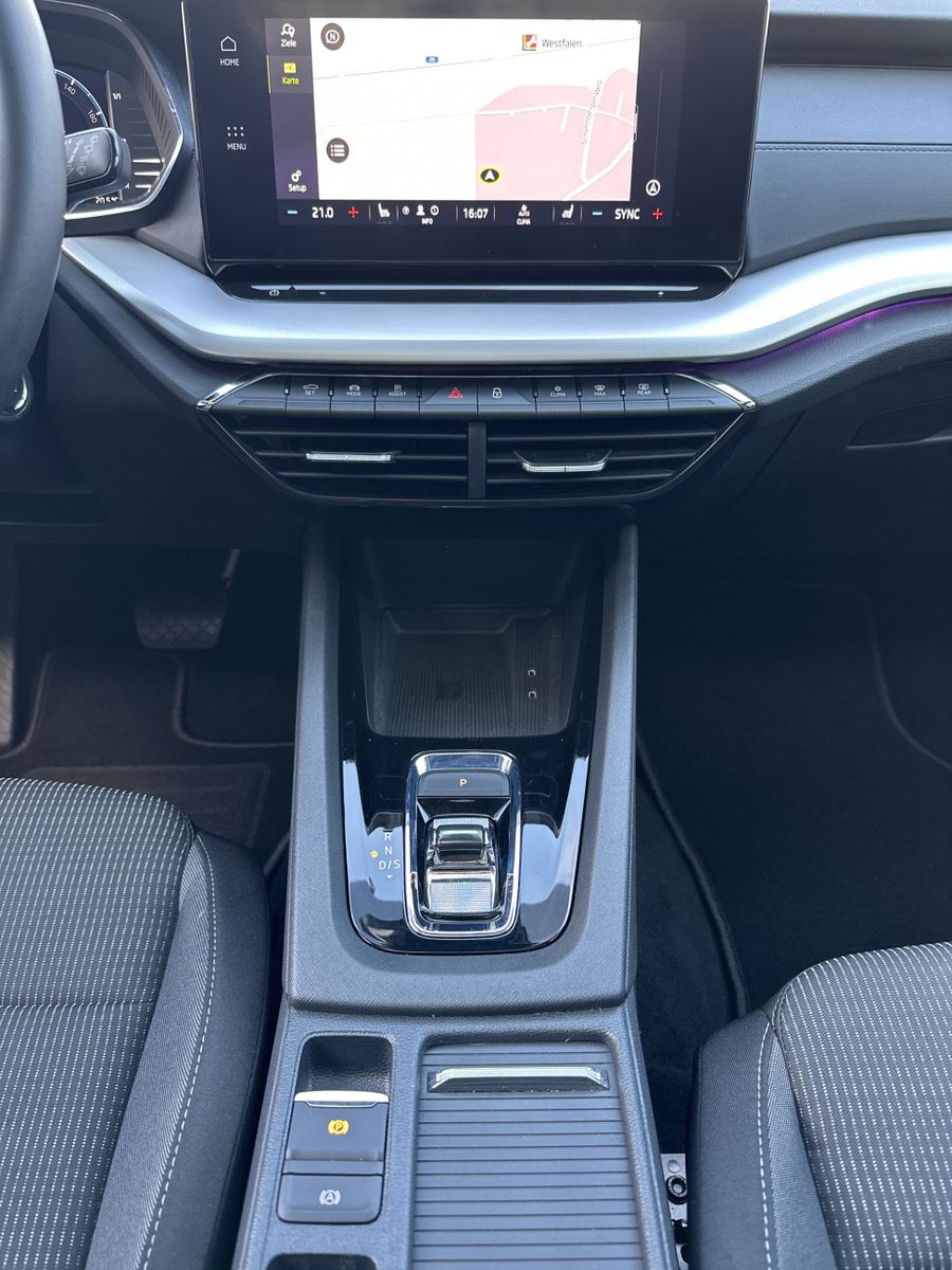 Fahrzeugabbildung SKODA Octavia Combi 2.0 TDI DSG Ambition NAV+LED+PANO