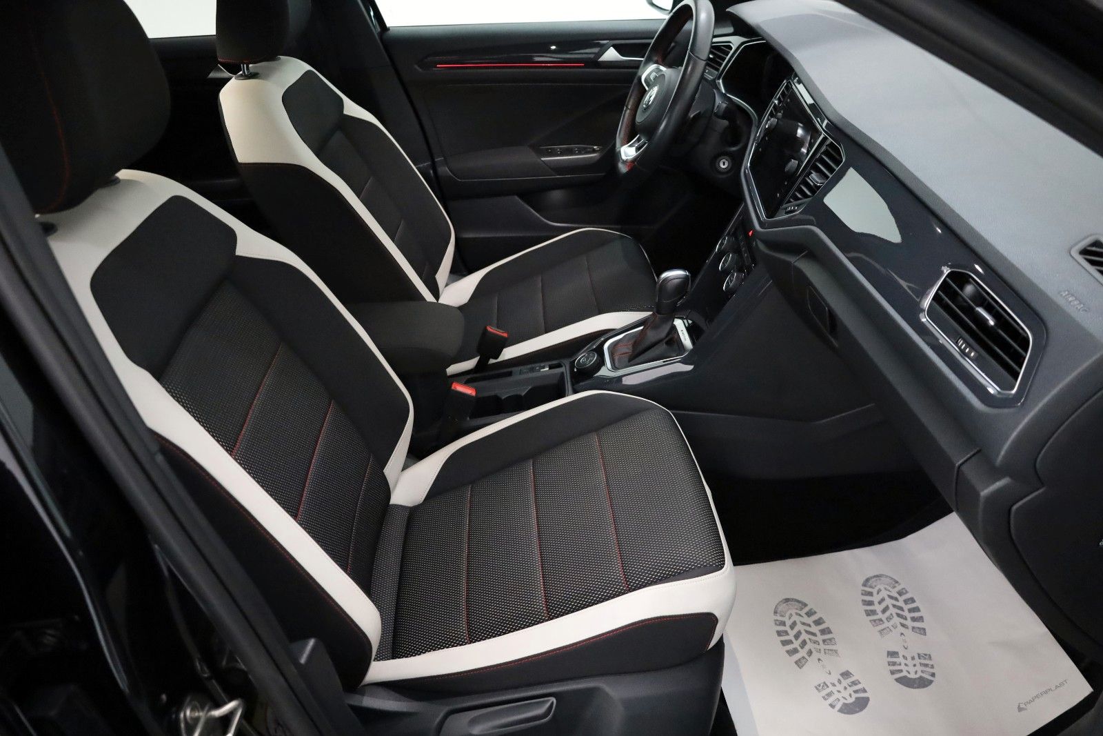 Fahrzeugabbildung Volkswagen T-Roc Sport 4M Navi,ACC,Kamera,Carplay,AHK,SR+WR