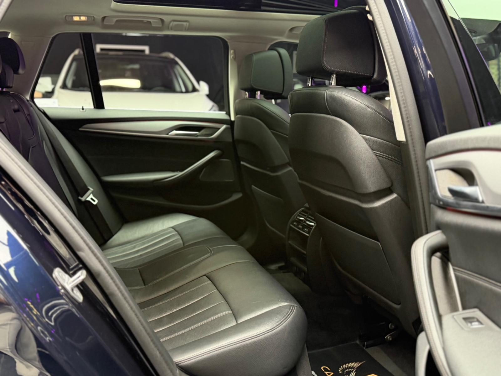 BMW 520  TouringLED/Volleder/Virtl/Standheizung/Pano