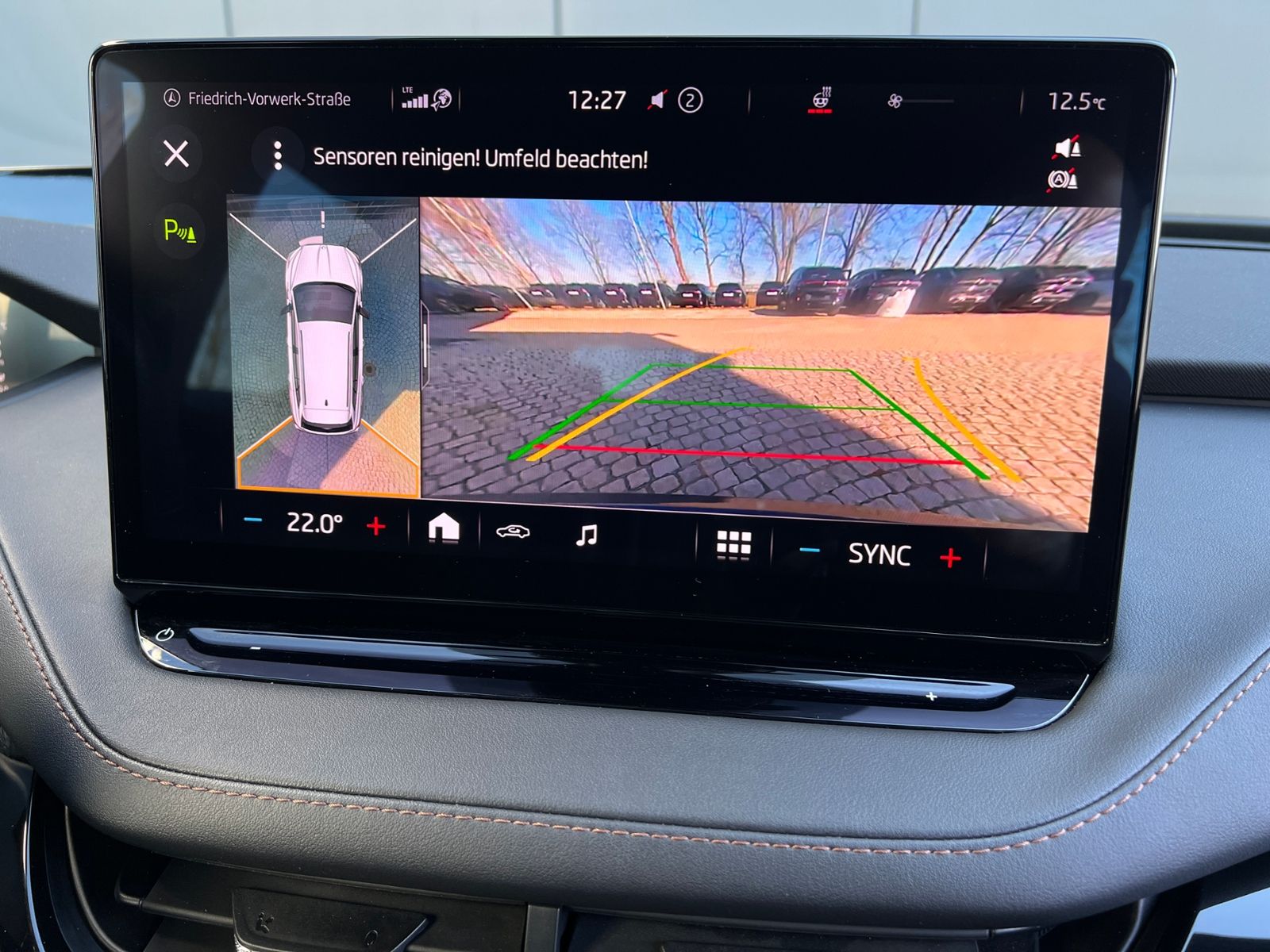 Fahrzeugabbildung SKODA Enyaq iV 80 Founders Edition *Wärmepumpe, Navi,