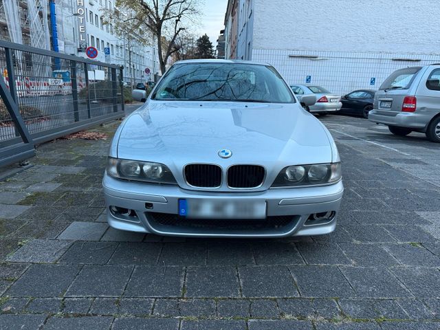 BMW E39 520i