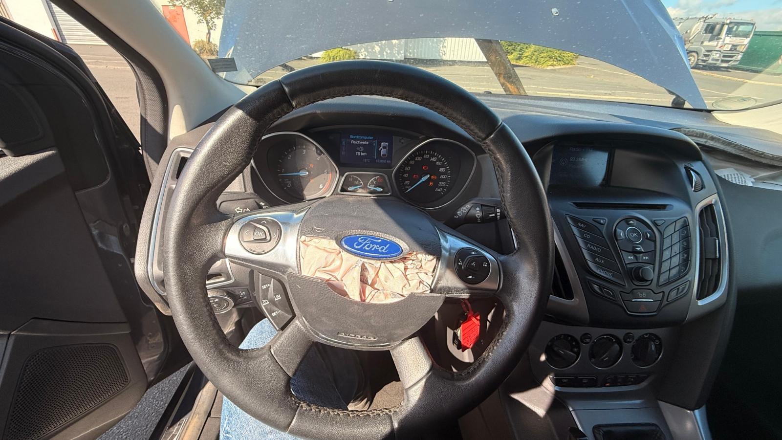 Ford Focus 2013 — photo 17