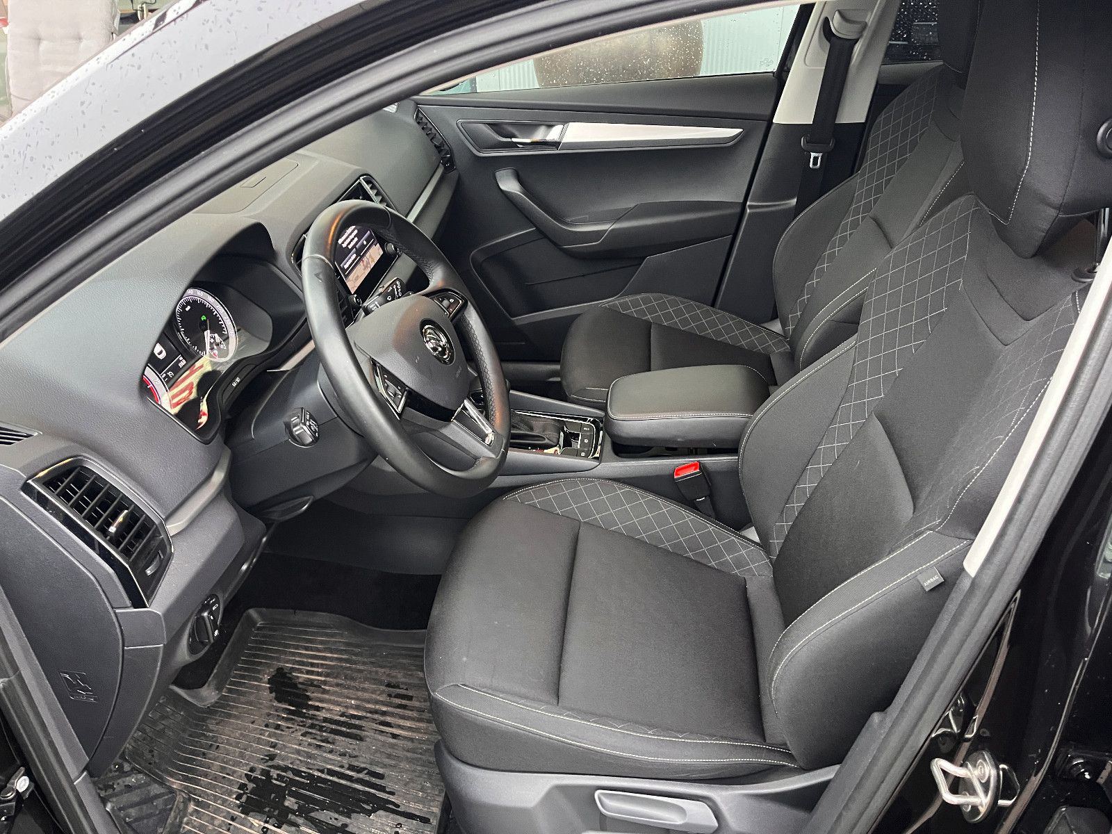 Fahrzeugabbildung SKODA Karoq Ambition 1.0 DSG