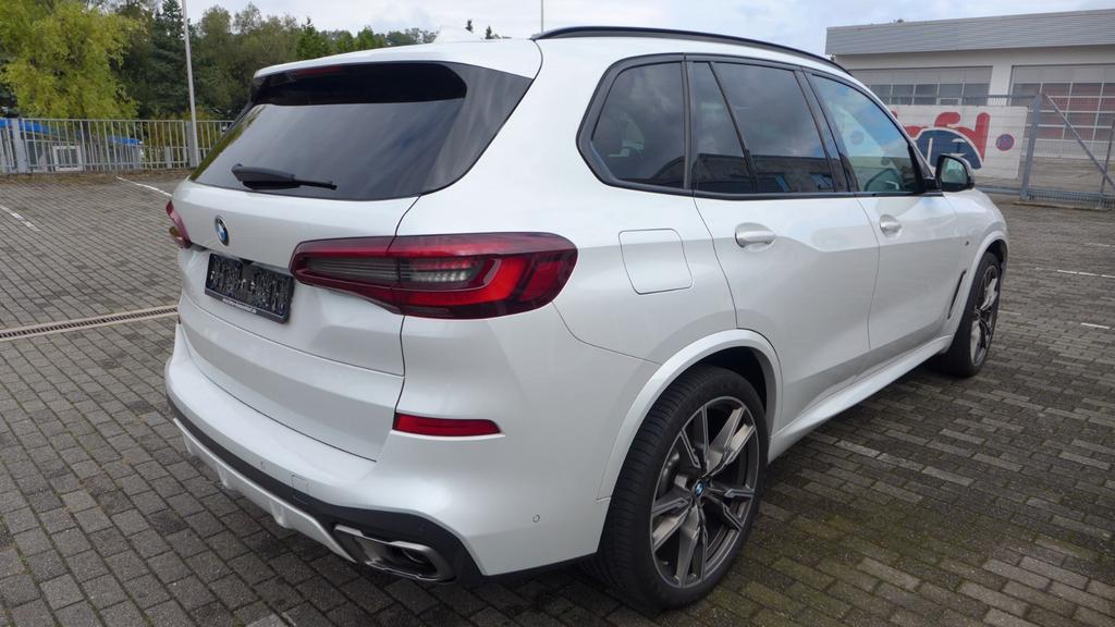 BMW X5 M50