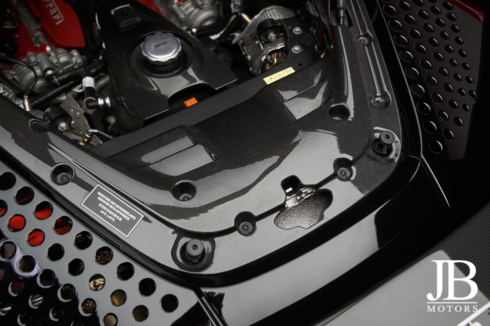 Fahrzeugabbildung Ferrari SF90 Stradale Full Carbon Lift Racing Seats JBL
