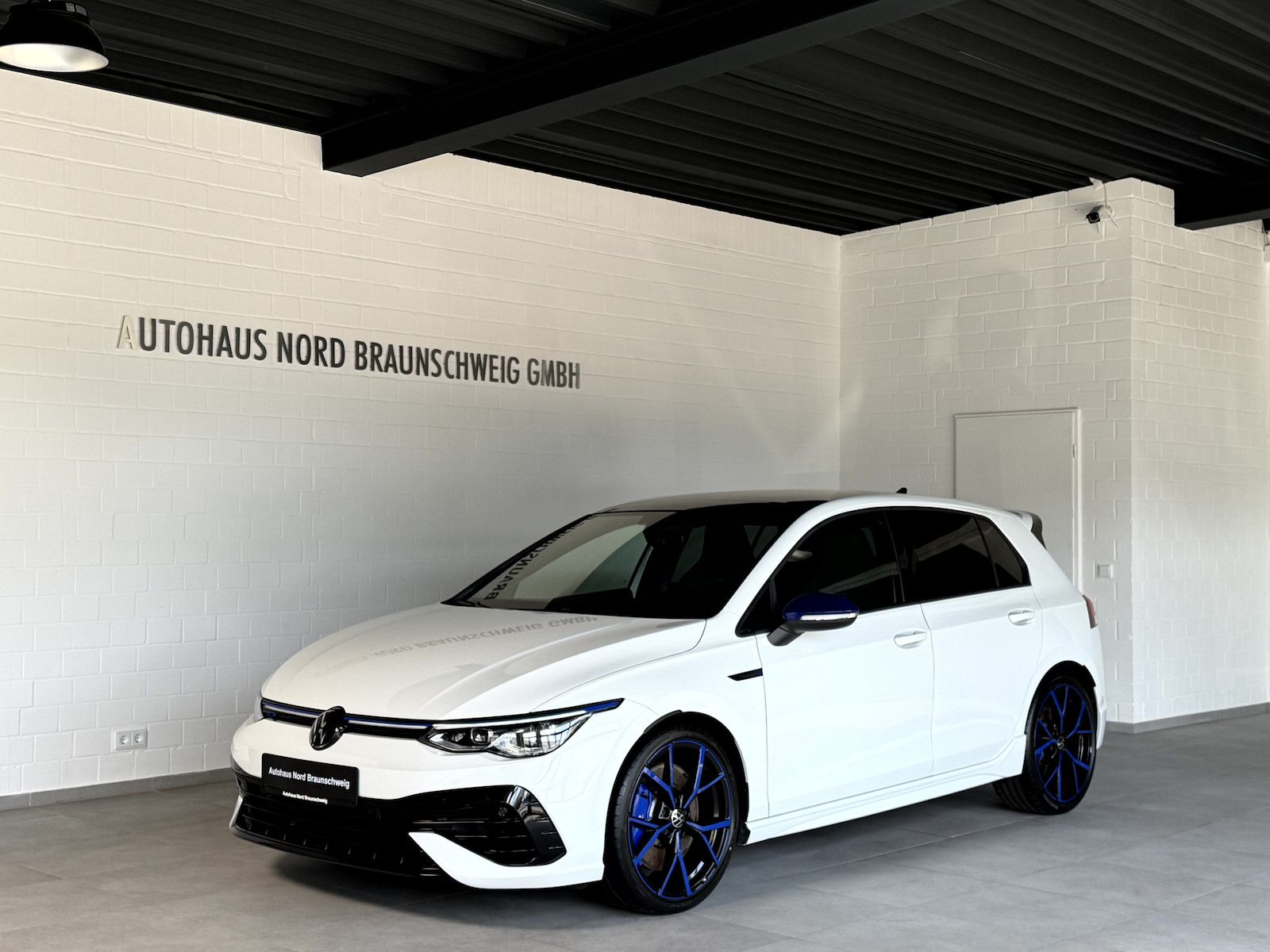 Volkswagen Golf R 2.0 TSI 20-Years Akrapaovic Pano H&K IQ foto 1