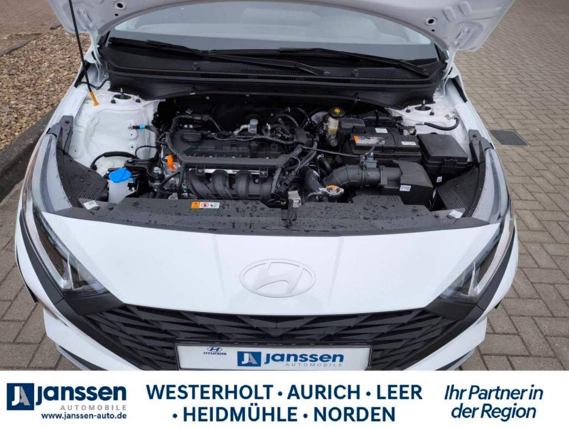Fahrzeugabbildung Hyundai i20 Select Funktionspaket PDC Navi Rückfahrkamer