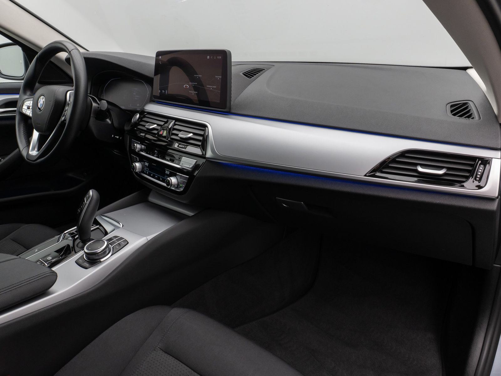 Fahrzeugabbildung BMW 520d Kamera HiFi HUD DAB WLAN Komfort Alarm AHK