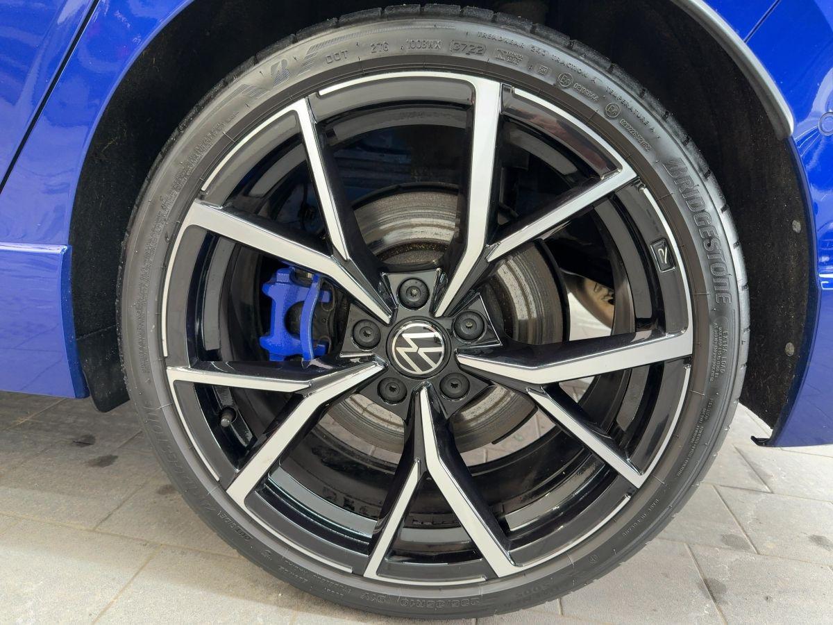 Volkswagen Golf VIII R 2.0 TSI DSG 4M AKRAPOVIC Perf. Paket, миниатюра 8