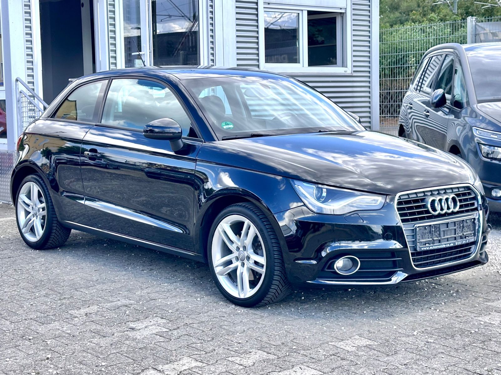 Fahrzeugabbildung Audi A1 AMBITION*NAVI+AHK+LED