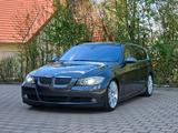 BMW E91 325d touring Navi 18" Pano Komfortzugang uvm - BMW 325 aus 2007: Kombi