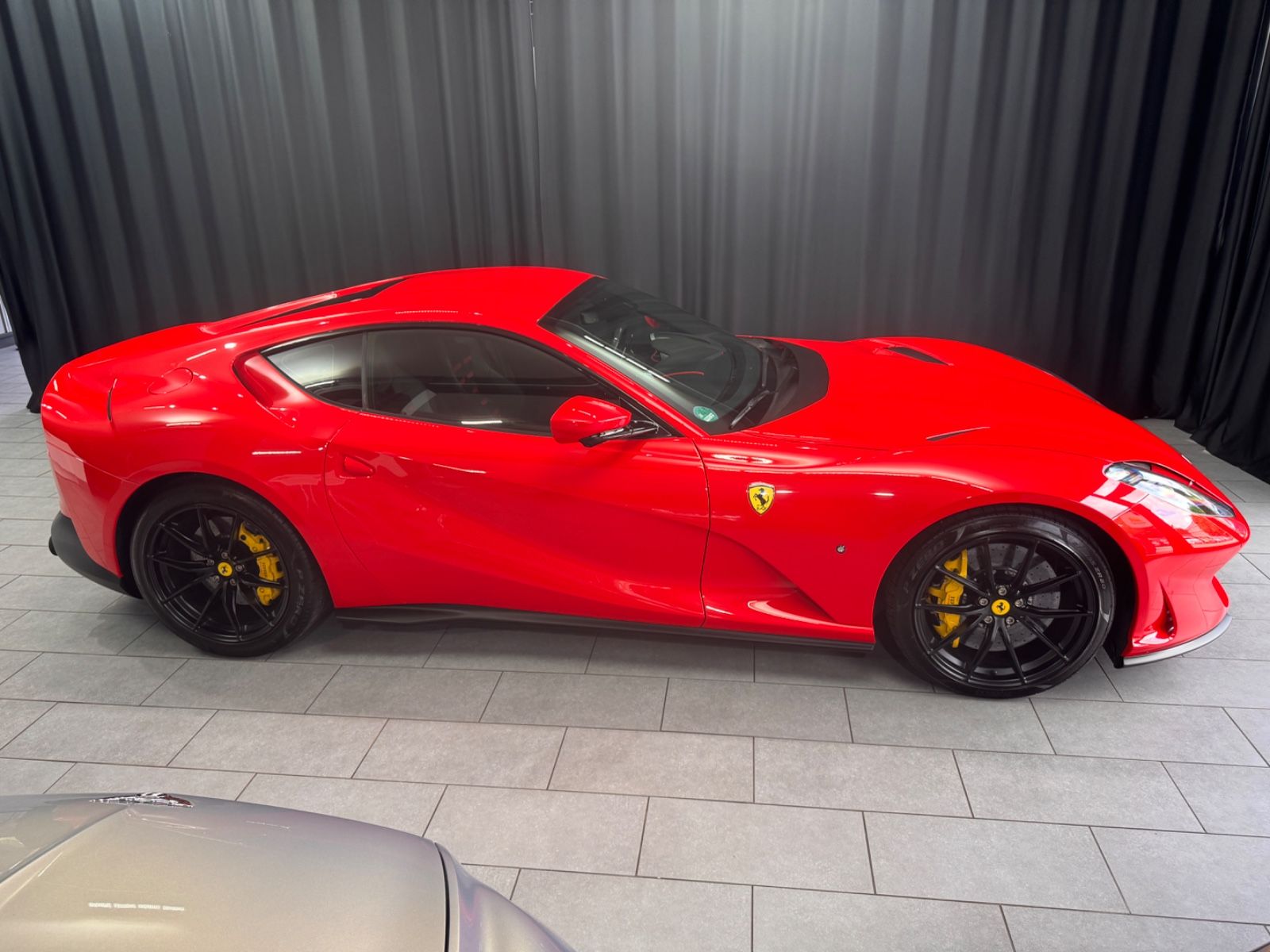 Fahrzeugabbildung Ferrari 812 Superfast|CARBON-SCHALENSITZE|360"KAMERA|ACC