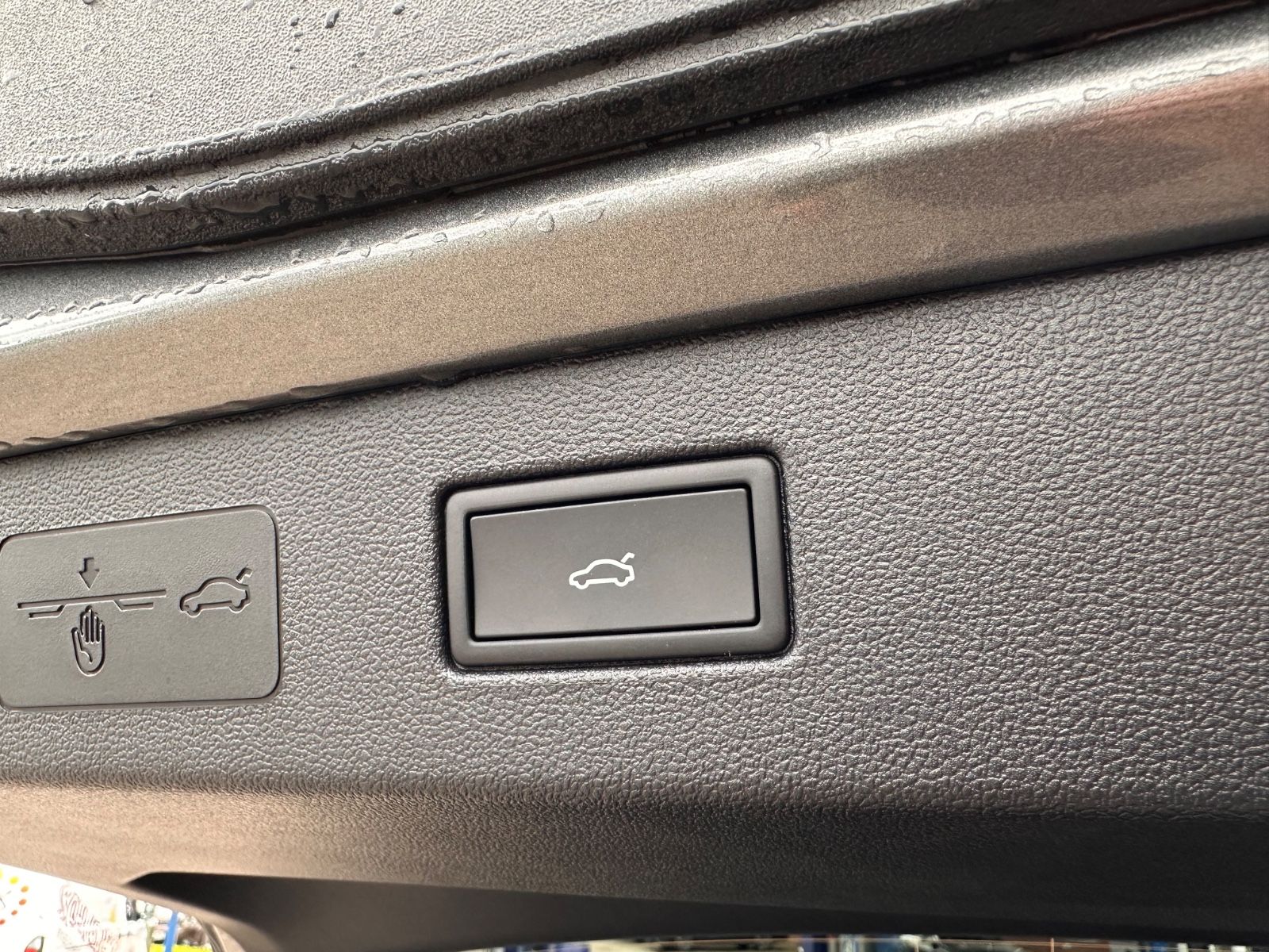 Fahrzeugabbildung Volkswagen T-Roc R Line 1.5 eTSI DSG APP/ACC/AHK/LED/eHeck