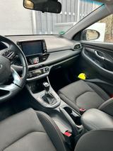 Hyundai i30 1.0 T-GDI Intro - Hyundai i30 Intro mit Benzin-Antrieb