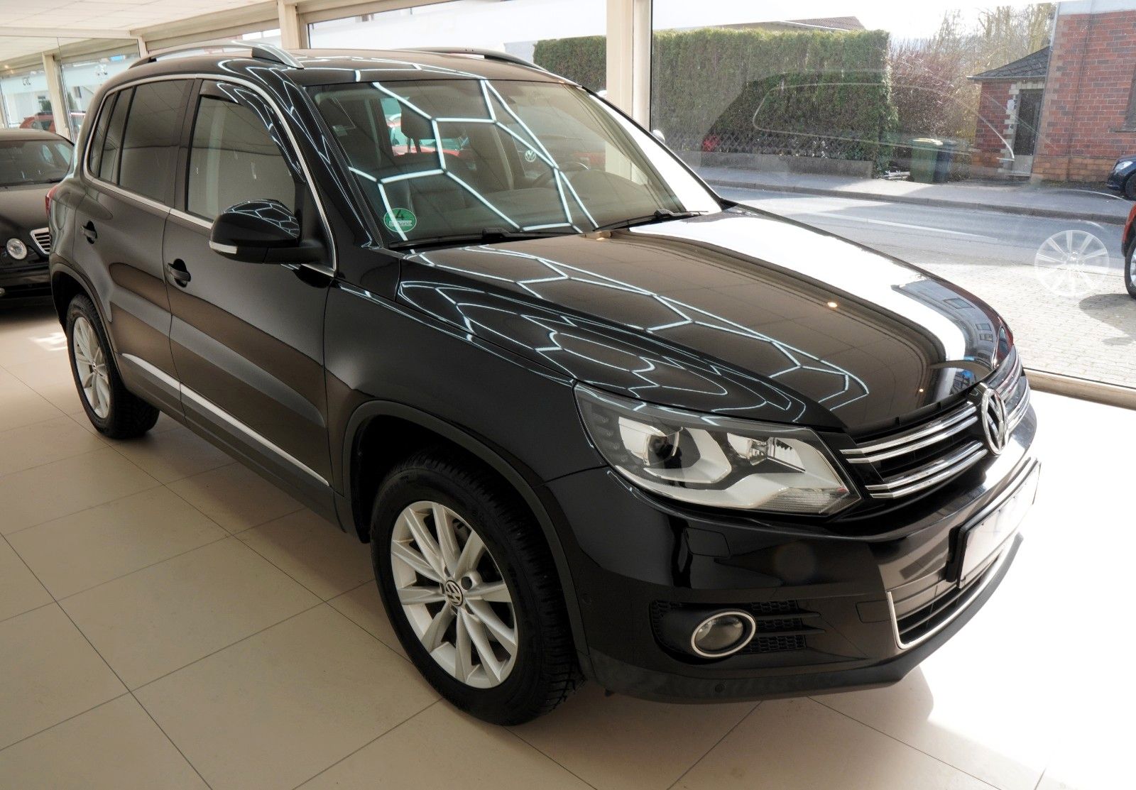 Fahrzeugabbildung Volkswagen Tiguan Sport & Style 4Motion*Aut.*Navi*Leder*AHK