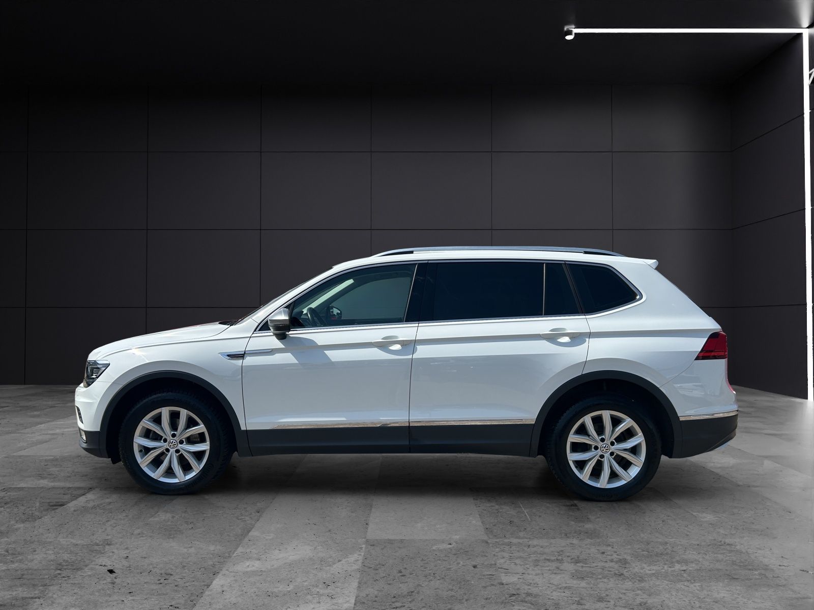 Fahrzeugabbildung Volkswagen Tiguan Allspace TSI Highline DSG LED Navi ACC AI