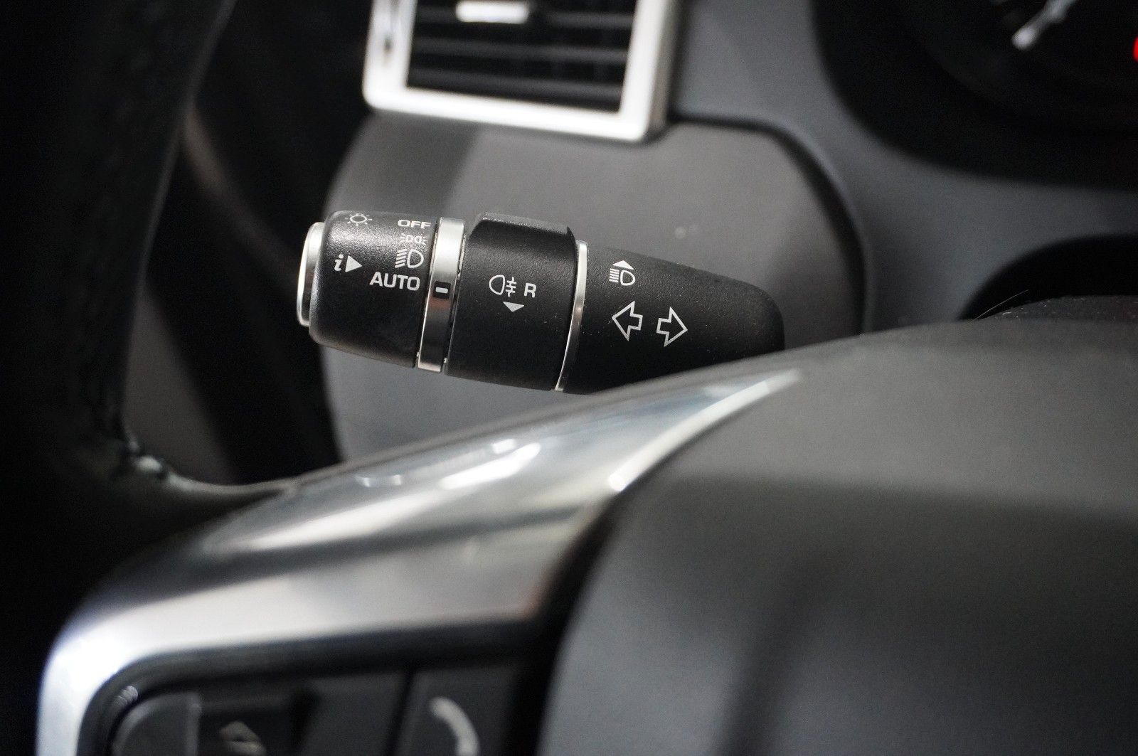 Fahrzeugabbildung Land Rover Discovery Sport 2.0D PURE NAVI/LED/SHZ/PDC/SPORT