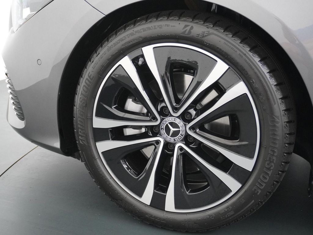 Mercedes-Benz CLA 180 Shooting Brake Star Edition Luxury Line