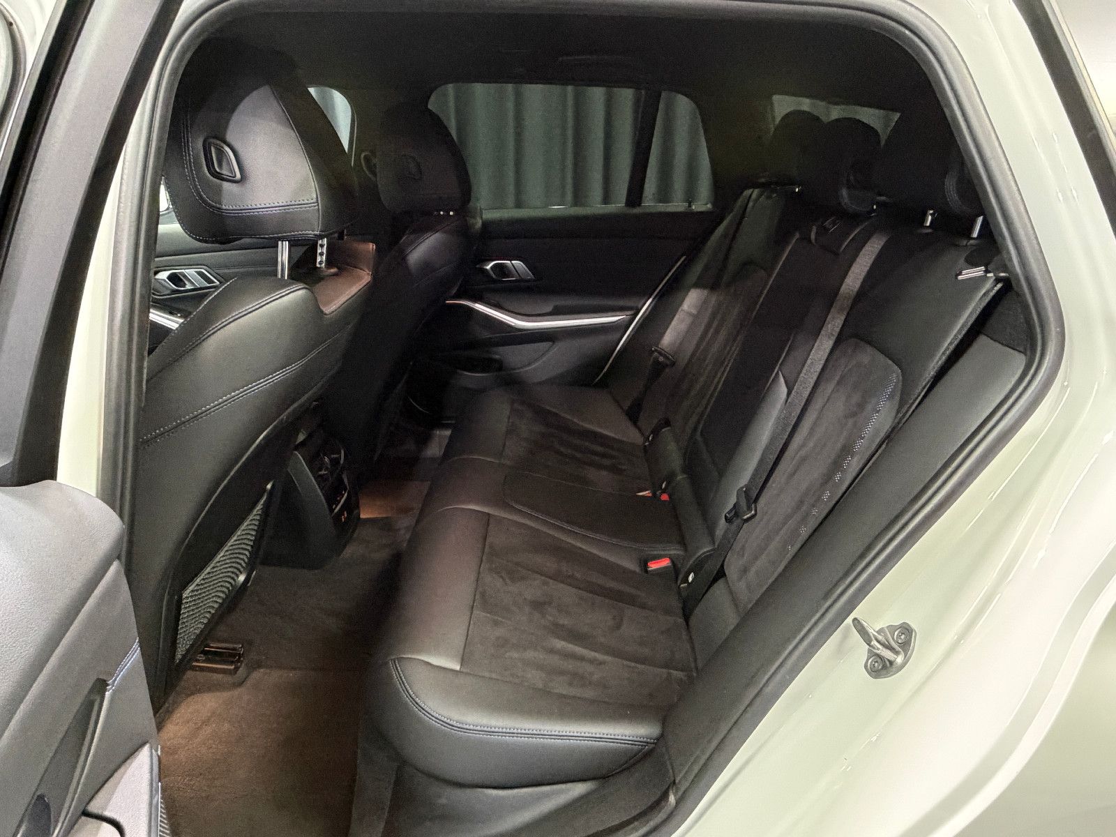 Fahrzeugabbildung BMW 320d Touring xDrive|M Sport|HuD