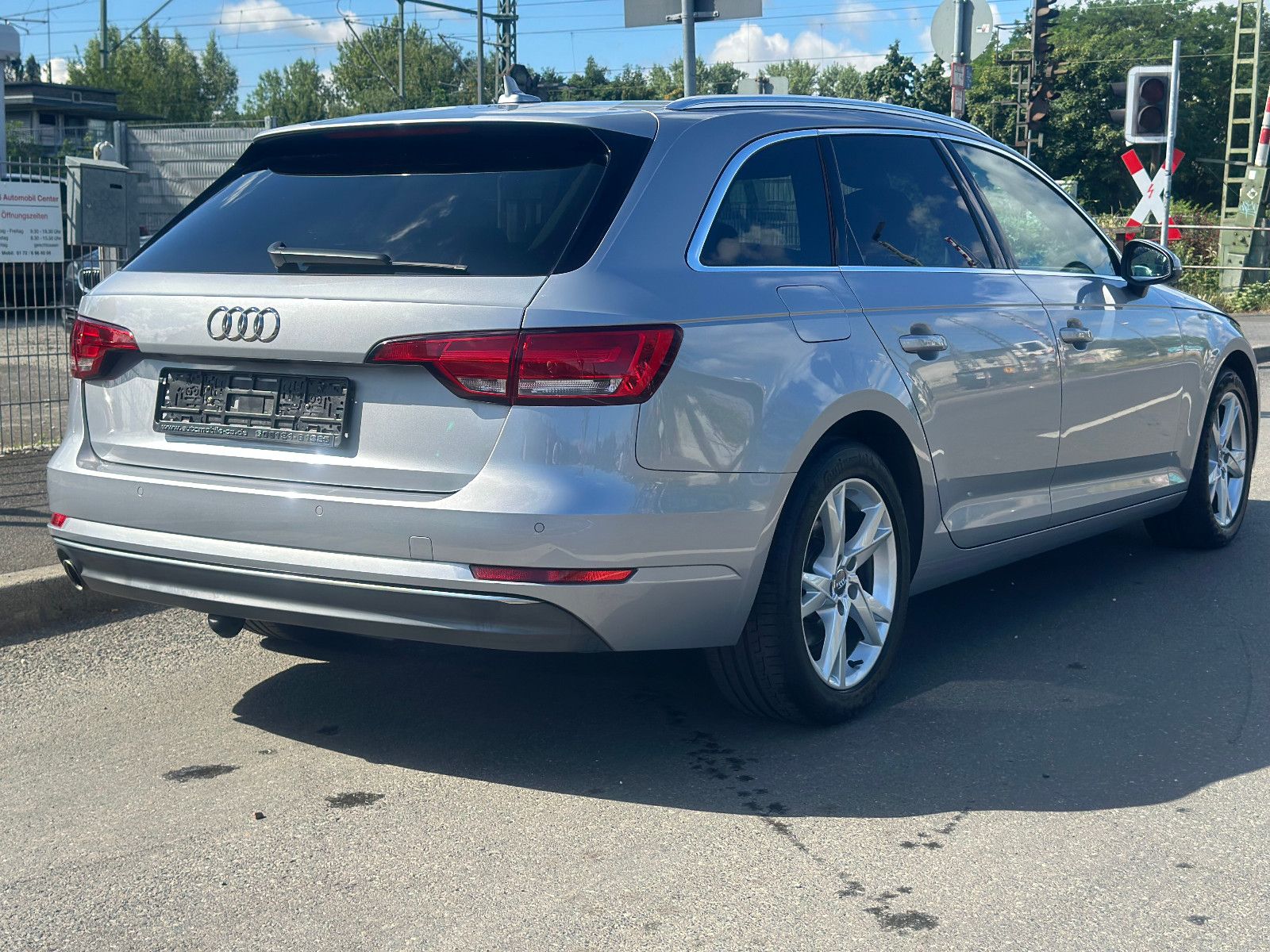 Fahrzeugabbildung Audi A4 2.0 TDI AVANT SPORT PAKET*MOD.2018+AHK*