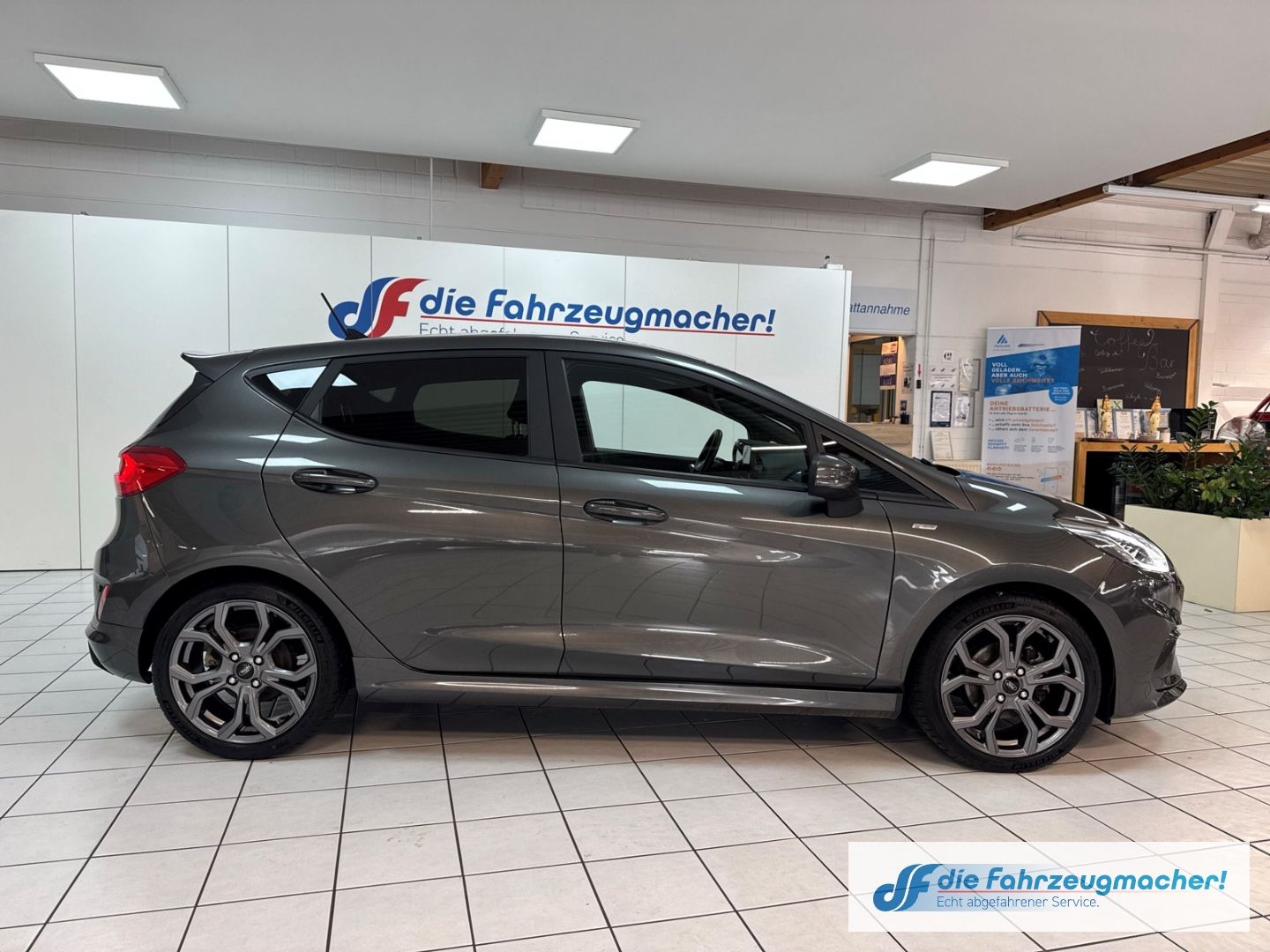Fahrzeugabbildung Ford Fiesta ST-Line Navi Soundsystem B & O LED Apple