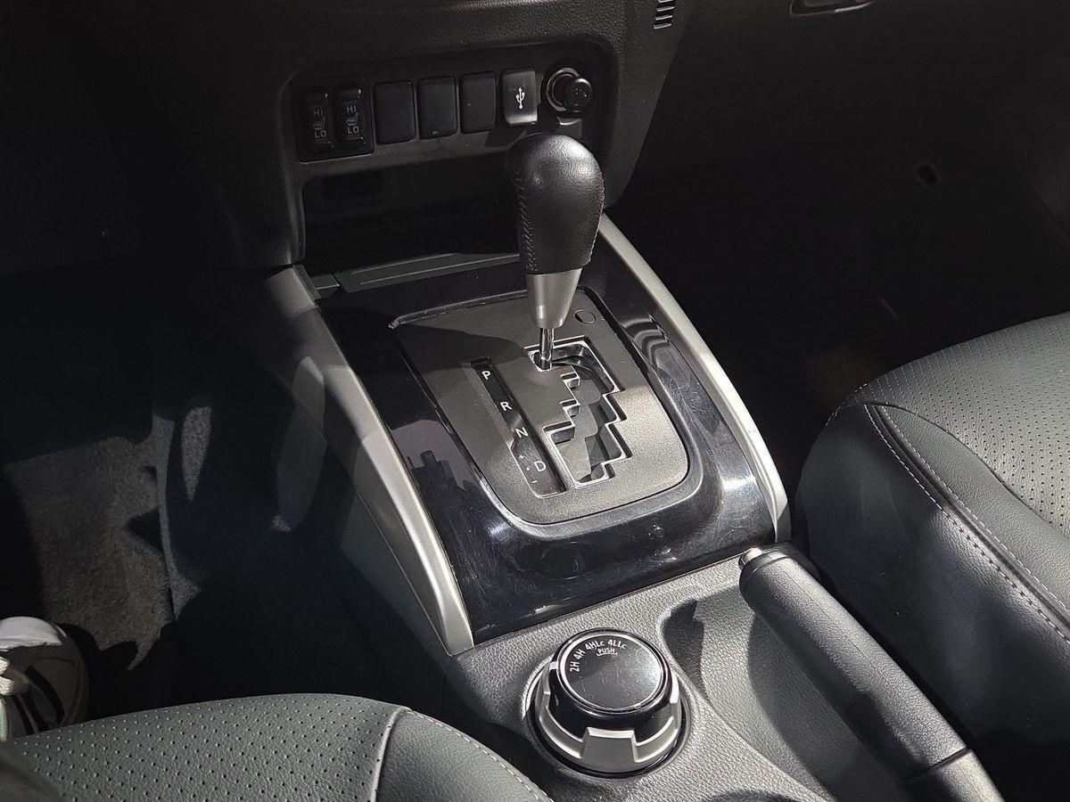 Mitsubishi L200 Diamant Edition+ DOKA 4WD *AHK*NAVI*