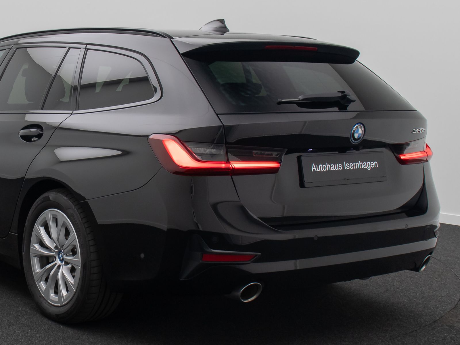 Fahrzeugabbildung BMW 320e Kamera HiFi DAB Alarm AHK Geschwindigkeitsr