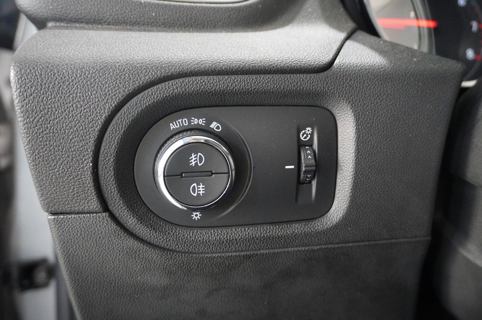 Fahrzeugabbildung Opel Grandland (X) 1.2T INNOV. NAVI/LED/KAMERA/PANO.