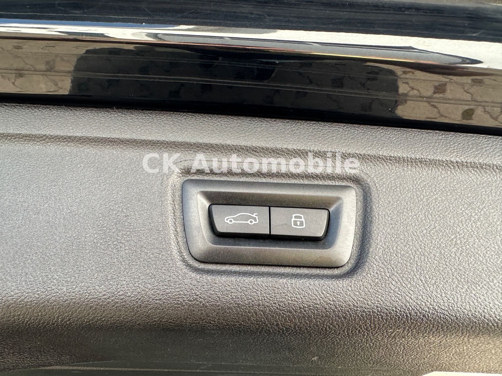 Fahrzeugabbildung BMW M340d xDrive Touring/Navi/Head-Up/Pano/360°/LED