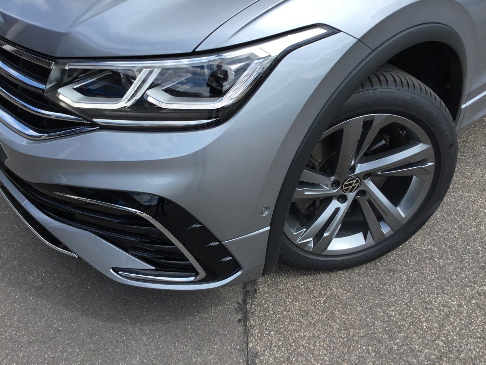 Fahrzeugabbildung Volkswagen Tiguan Allspace 2.0TDI DSG 4M R-Line+Standheizun