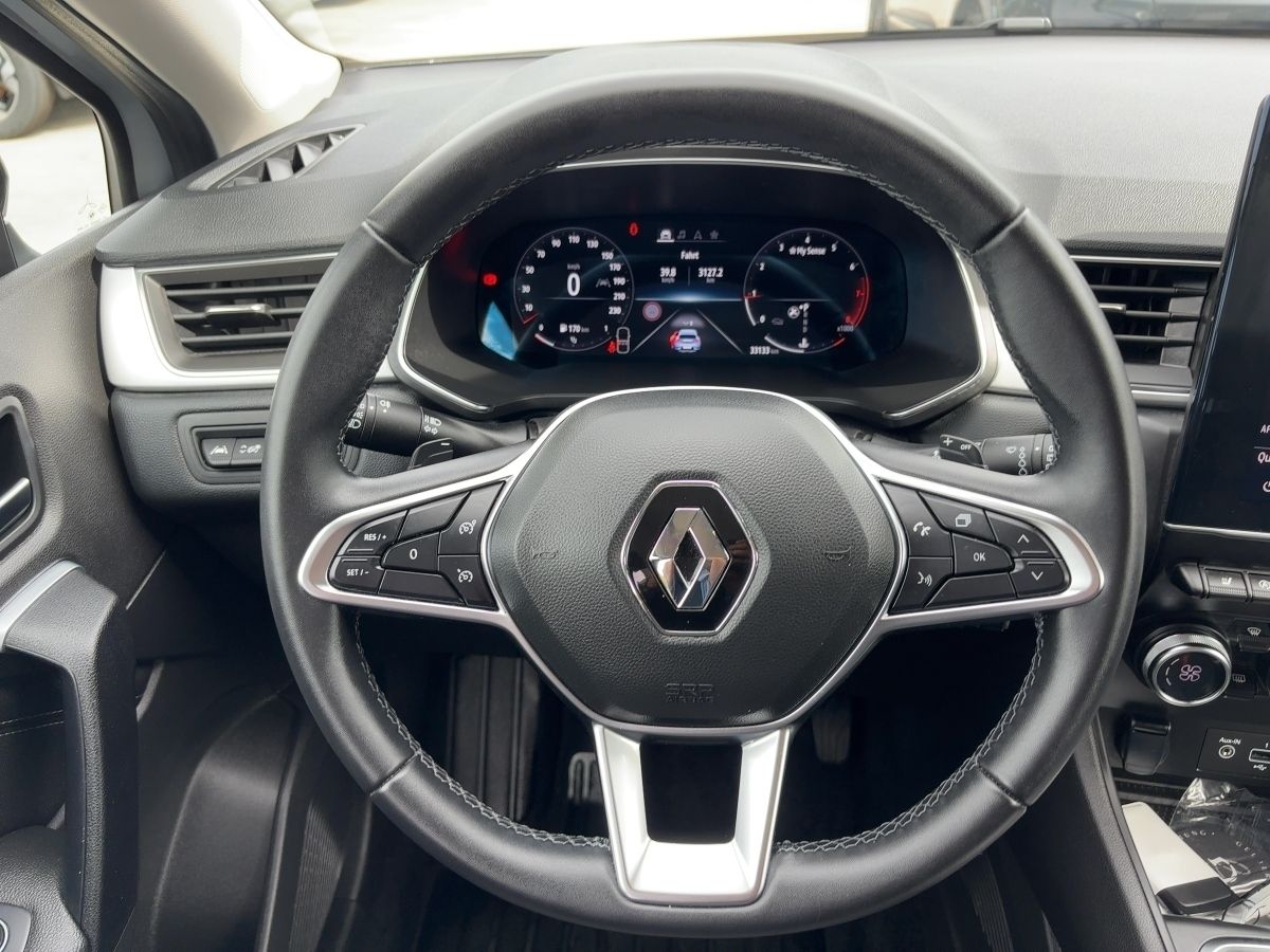 Fahrzeugabbildung Renault Captur TECHNO TCe 140 EDC Kamera SHZ - mit KI generiert/bearbeitet