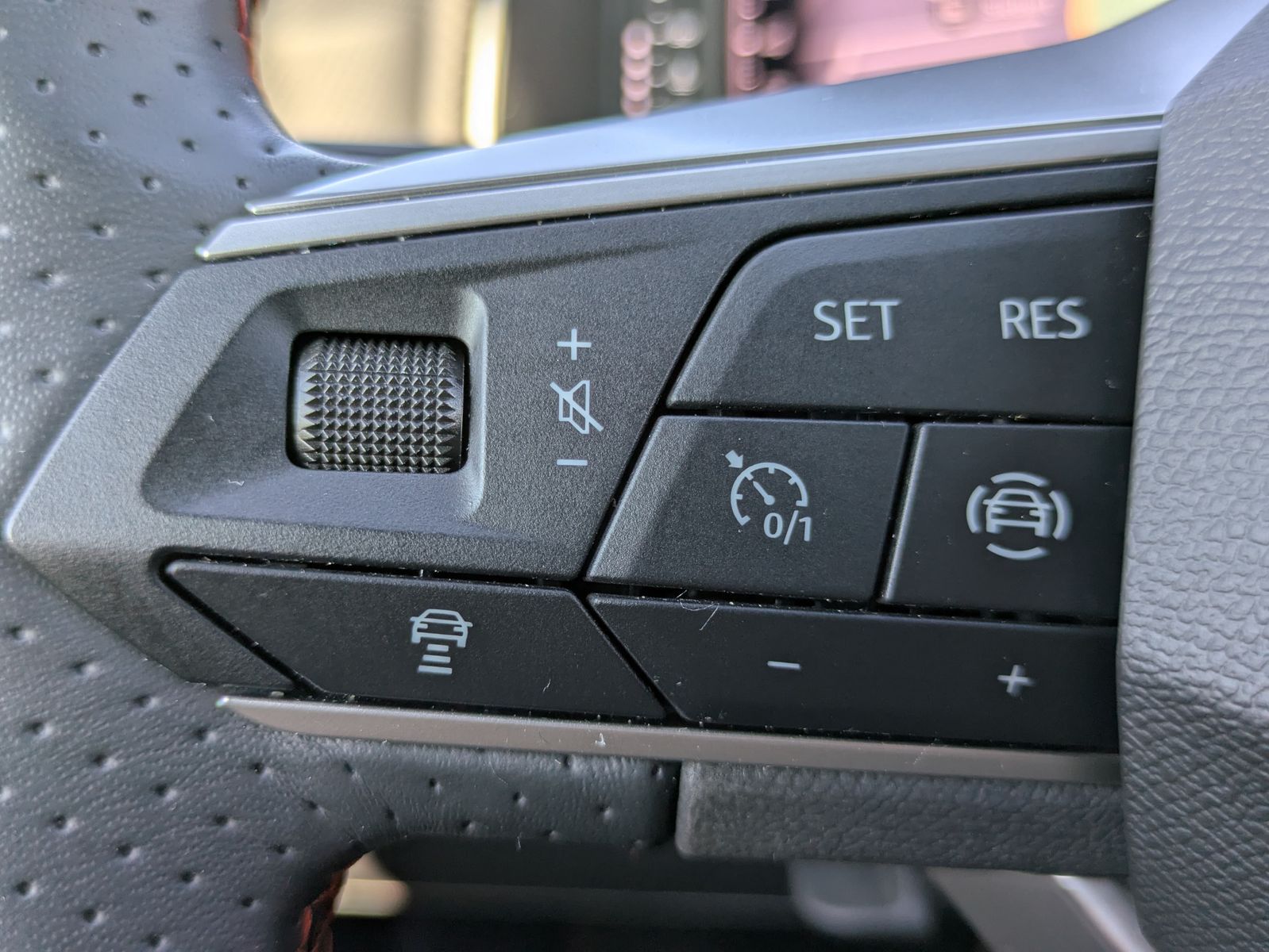Fahrzeugabbildung SEAT Arona 1.5 TSI FR DSG AHK*ACC*LED*APP*DAB*KAMERA