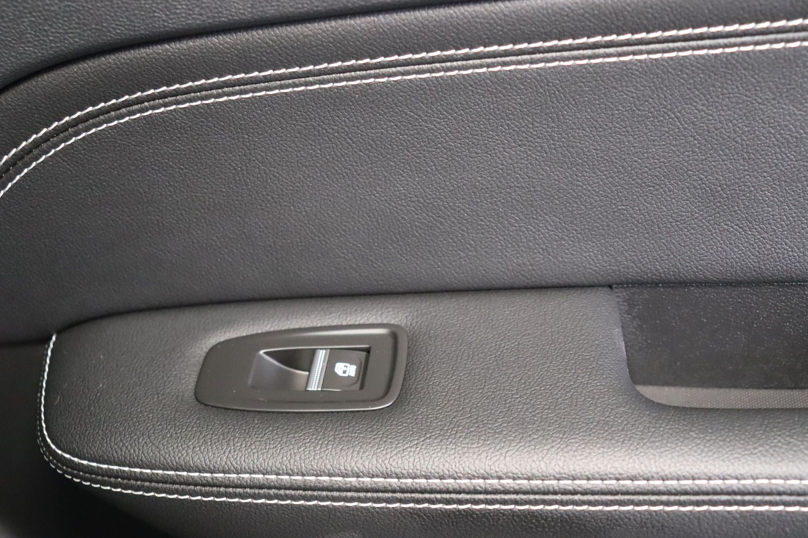 Fahrzeugabbildung Renault Arkana * LED * RFK * Lenkradhzg.