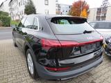 Audi e-tron 55 quattro *PANO*AHK*MATRIX LED*GARANTIE - mit Elektro-Antrieb: mit Klimaanlage, Garantie