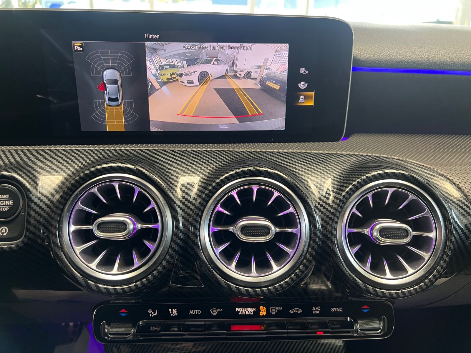 Fahrzeugabbildung Mercedes-Benz A 200 Limousine AMG LINE *PANORAMADACH*CARBON*