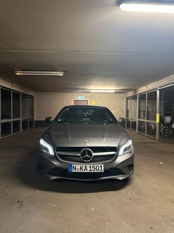MERCEDES-BENZ Mercedes Benz CLA 180