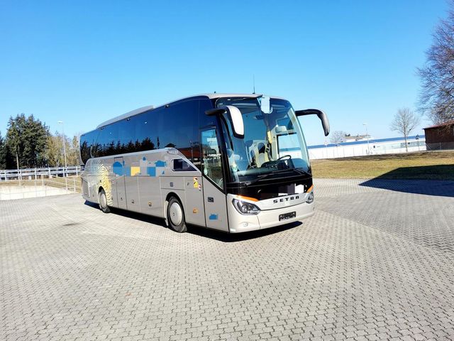 Setra S 515 HD / 49+2+1 / Kopfstützen / PowerShift