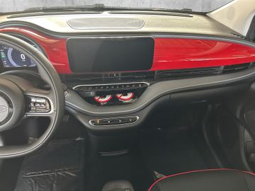 Fiat 500e 23,8kWh RED KAMERA CARPLAY PDC TOTWINKEL