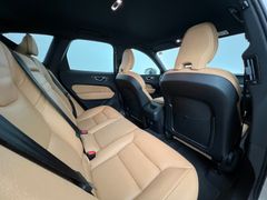 VOLVO XC60 Momentum / NUR 61.tKM / 1.HD / GARANTIE / VOLVO XC60 Momentum / NUR 61.tKM / 1.HD / GARANTIE /