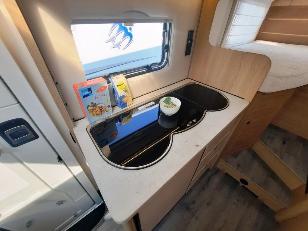 Fahrzeug Übersicht 11 Fahrzeugabbildung LMC Cruiser V 646 G Verfüg./AHK/SAT/NAVI