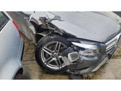 MERCEDES-BENZ GLC 350 d 4Matic AHK-klappbar El. Panodach Navi 