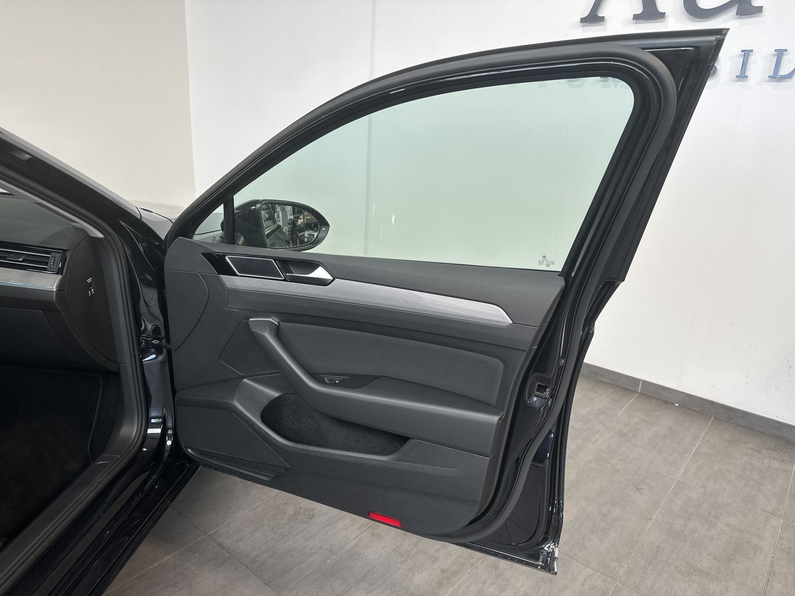 Fahrzeugabbildung Volkswagen Passat Variant 1.4 GTE+NAV+IQ-LIGHT+ACC+AHK+SHZ